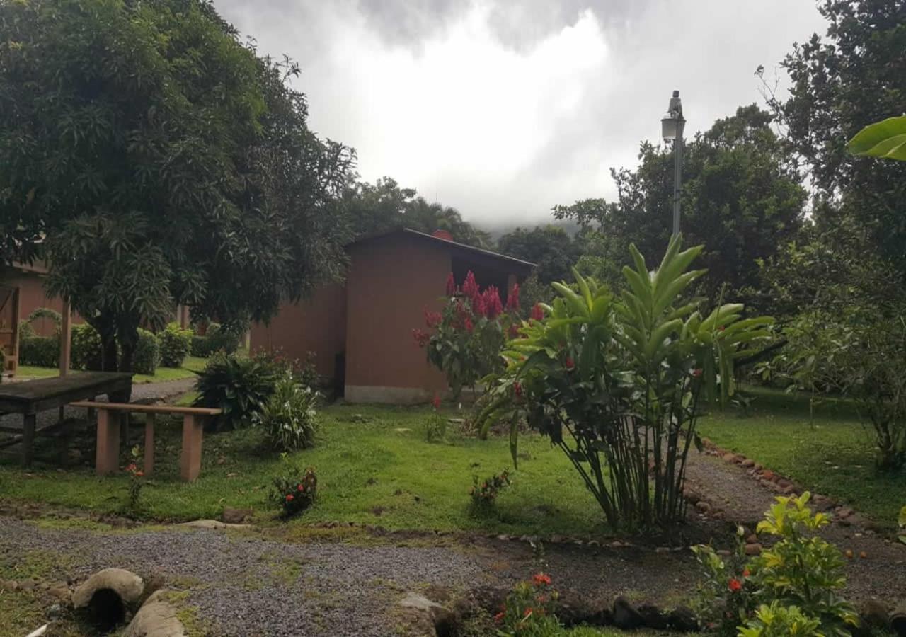 Paraiso Volcano Lodge Guayabo  エクステリア 写真